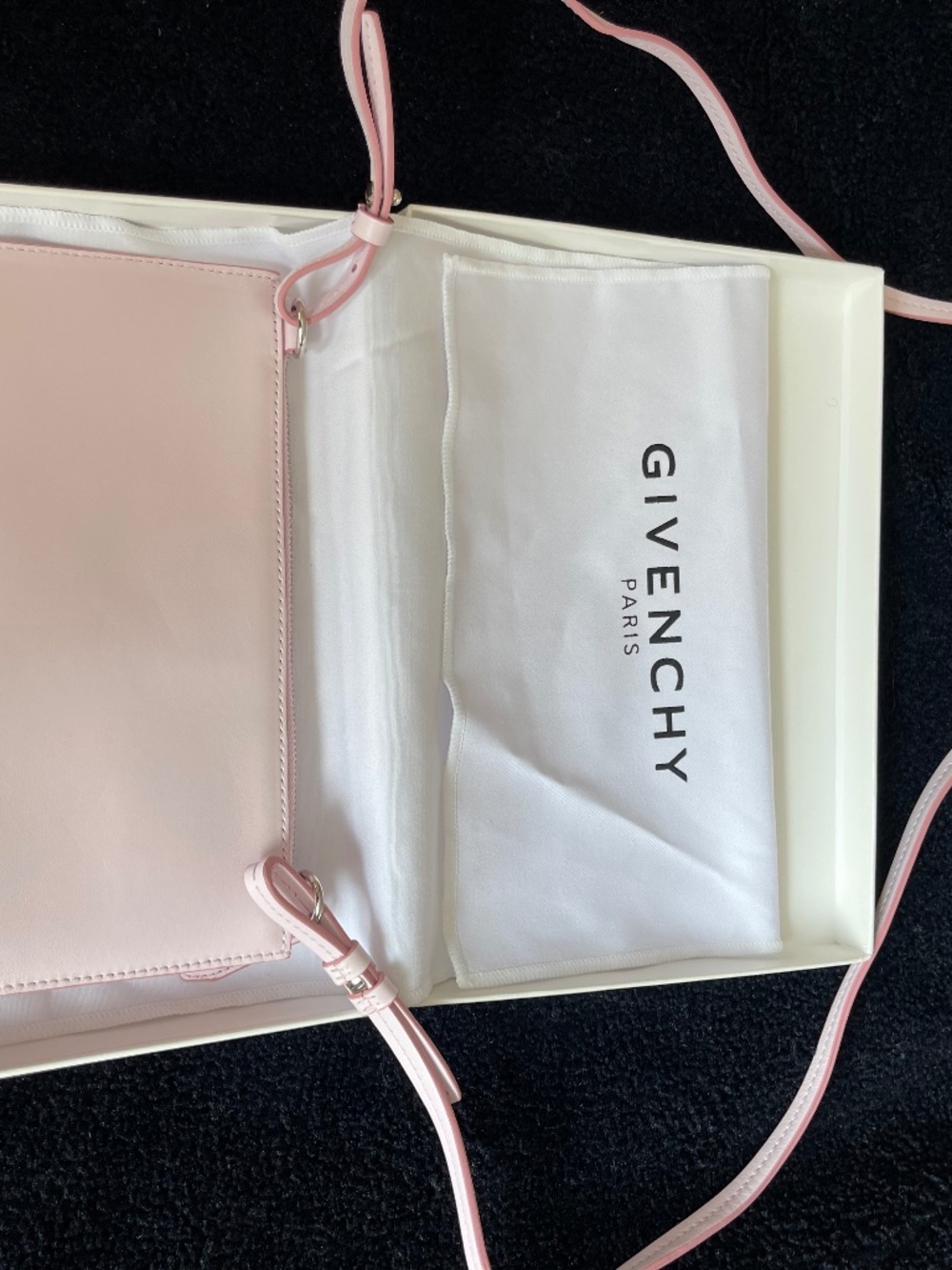 Givenchy - Picture 2 of 4